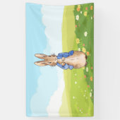 Peter het konijn in een tuin spandoek (Verticaal)