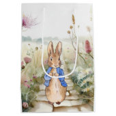 Peter het Konijn met veld van wilde bloemen Medium Cadeauzakje (Achterkant)