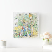 "Peter Rabbit Eats a Carrot" door Beatrix Potter Vierkante Klok (Huis)
