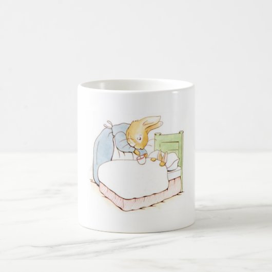 Peter Rabbit in Bed (Fed by his Moeder) Koffiemok (Center)