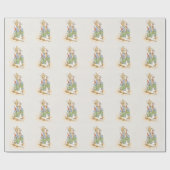 Peter the Rabbit Eating a Carrot Beige Linen Cadeaupapier (Vlak)