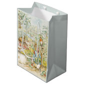 Peter the Rabbit Eating a Carrot Medium Cadeauzakje (Voorkant Gekanteld)