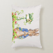 Peter the Rabbit in Zijne Garden Accent Kussen (Voorkant(Verticaal))