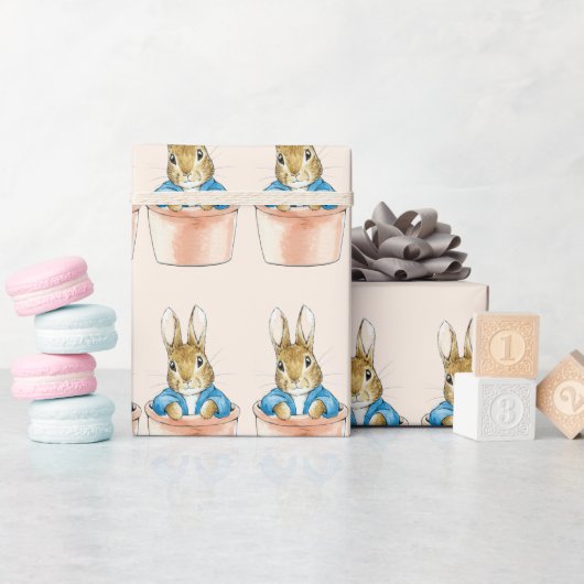 Peter the Rabbit Sitting in Plant Pot Cadeaupapier (Baby Shower)