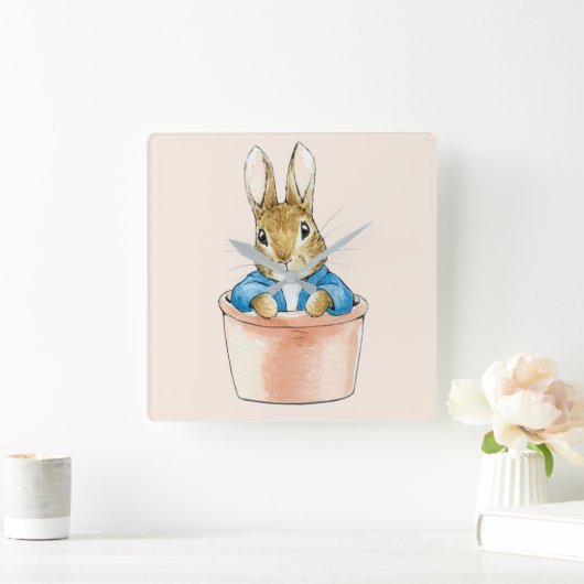 Peter the Rabbit Sitting in Plant Pot Vierkante Klok (Huis)