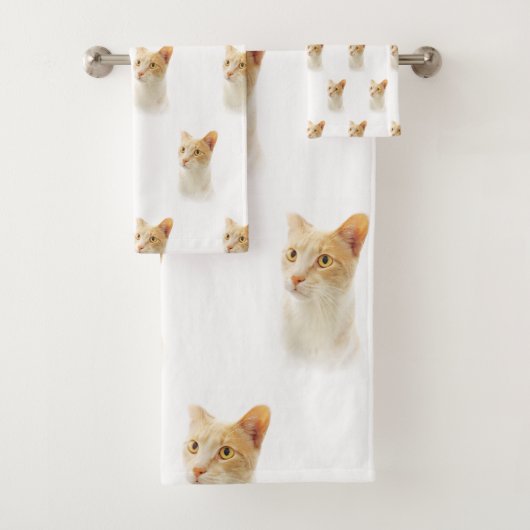 Petit Chat Blondie Se Demandant (En situation)