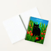 Petit chat noir dans un journal de jardin de Tulip (Intérieur)