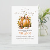 Petit Citrouille avec Ribbon Babyshower Invitation (Debout devant)