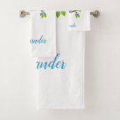 Petit hibou bleu sur une branche (En situation)