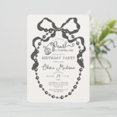 Petit Pearl Black Coquette Bow Invitation d'annive (Debout devant)