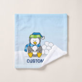 Petit pingouin assis avec des boules de neige (Gant de toilette)