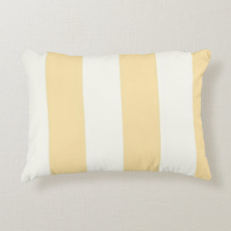 Petit rectangle jaune et Coussin en bande crème