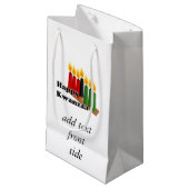 Petit Sac Cadeau 12-26 Heureux Kwanzaa (Devant Angle)