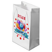 Petit Sac Cadeau 13e anniversaire Festive Ballons et étoiles rouges (Dos Angle)