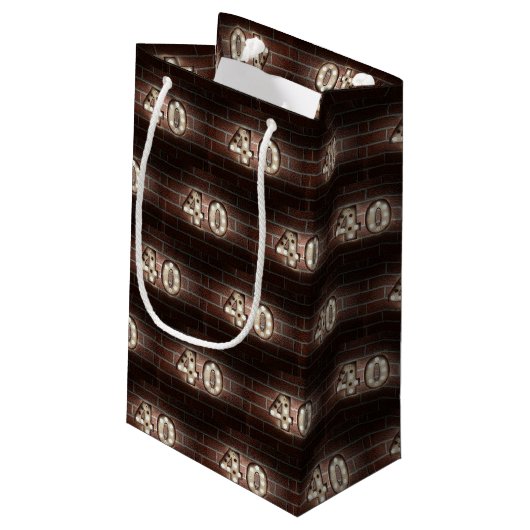 Petit Sac Cadeau 40e marque d'anniversaire sur brique (Dos Angle)