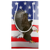 Petit Sac Cadeau Aigle Bald Sur Le Drapeau Américain (Devant)