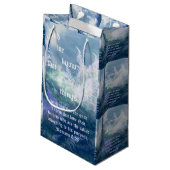 Petit Sac Cadeau Astilbe Blue Mist Romans 8:28 (Dos Angle)