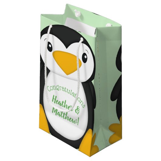 Petit Sac Cadeau Baby shower de pingouin vert (Devant Angle)