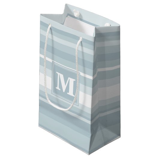 Petit Sac Cadeau Bandes bleu glace monogramme (Devant Angle)