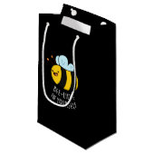 Petit Sac Cadeau Bee-lieve in Yourself Funny Bee Pun Dark BG (Devant Angle)