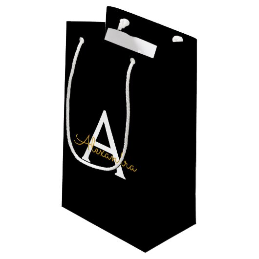 Petit Sac Cadeau Black Gold Modern Script Girl Monogramme Nom (Dos Angle)
