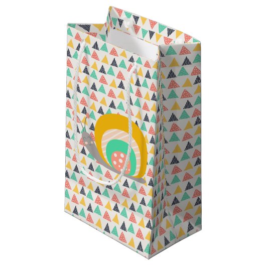 Petit Sac Cadeau Bon escargot sur les triangles (Devant Angle)