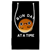 Petit Sac Cadeau Bun Day A Time Drôle Nourriture Pun Dark BG (Devant)