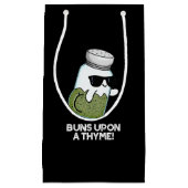Petit Sac Cadeau Buns Sur Un Thyme Funky Herb Pun Dark BG (Devant)