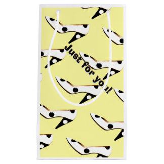 Petit Sac Cadeau Chaussure à talon jaune mignon