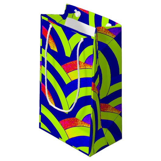 Petit Sac Cadeau chevrons chic et modernes (Devant Angle)