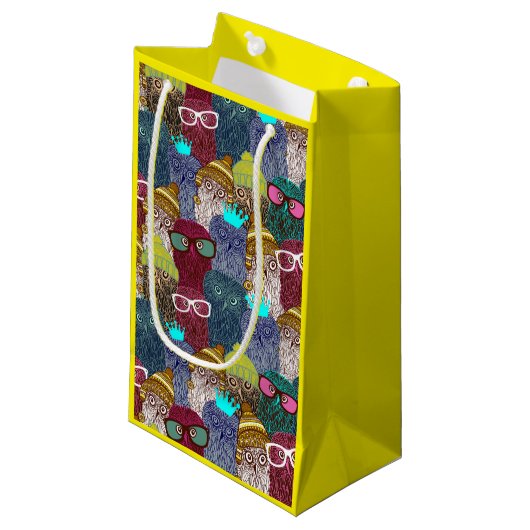 Petit Sac Cadeau Chouette dans la couronne (Devant Angle)