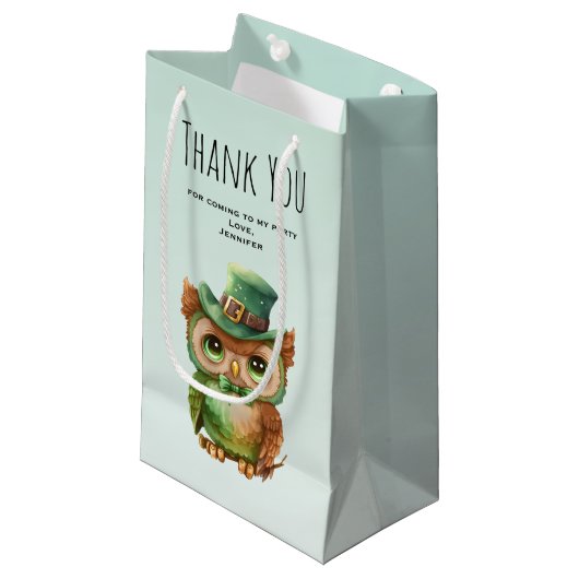 Petit Sac Cadeau Chouette dans un Merci vert Top Hat Party (Devant Angle)