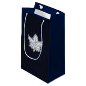 Petit Sac Cadeau Chrome Comme Maple Leaf sur la fibre de carbone os (Devant Angle)