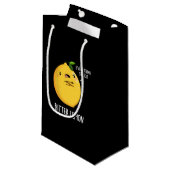 Petit Sac Cadeau Citron amer Funky Fruit Pun Dark BG (Devant Angle)