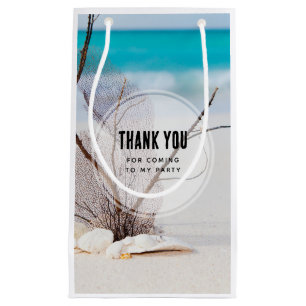 Petit Sac Cadeau Coquillages sur une plage de sable Merci d'anniver