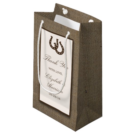 Petit Sac Cadeau Country Rustic Horseshoe Sur Burlap Mariage (Devant Angle)