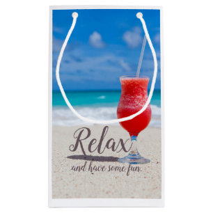 Petit Sac Cadeau Daiquiri à la fraise congelée sur la plage de sabl