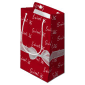 Petit Sac Cadeau Doux 16 Anniversaire Bow Sur Rouge (Devant Angle)