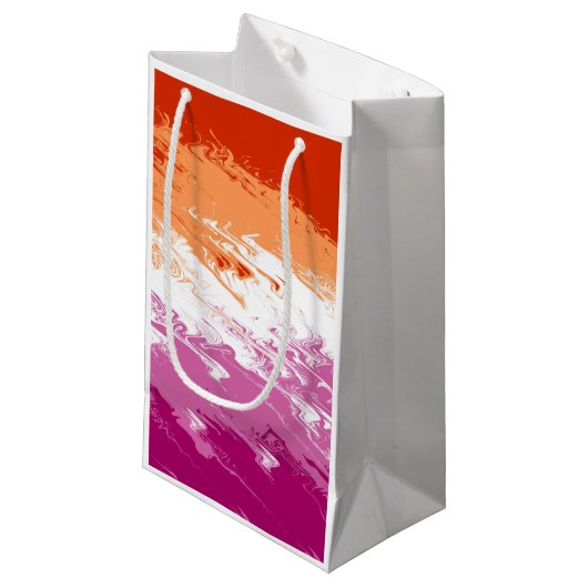 Petit Sac Cadeau Drapeau de fierté lesbienne abstrait trippy ondulé (Devant Angle)