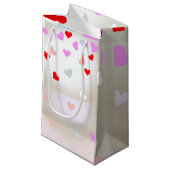 Petit Sac Cadeau Effet Perle Blanche avec cœurs (Devant Angle)