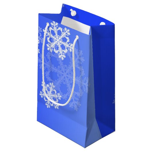 Petit Sac Cadeau Élégant Cobalt Blue Snowflakes Noël moderne (Devant Angle)