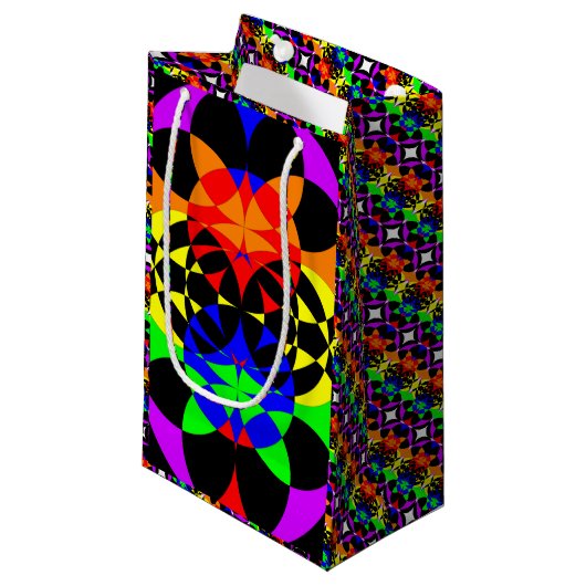Petit Sac Cadeau Énergize [S] par Kenneth Yoncich (Devant Angle)