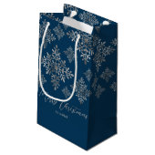 Petit Sac Cadeau Faux Gris Foil Faux Flakes À Neige Sur Bleu (Pas V (Dos Angle)