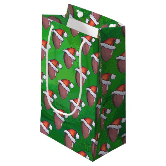 Petit Sac Cadeau Football de Santa Hat sur Vert (Devant Angle)
