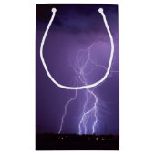 Petit Sac Cadeau Foudre pourpre dans un orage de désert de nuit (Dos)