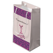 Petit Sac Cadeau Giraffe Whimsical Rose assise (Dos Angle)