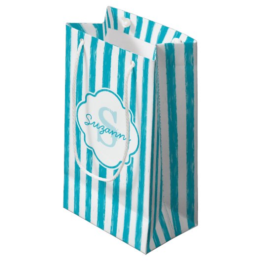 Petit Sac Cadeau Girly Turquoise Peint Stripes Monogramme et nom (Devant Angle)