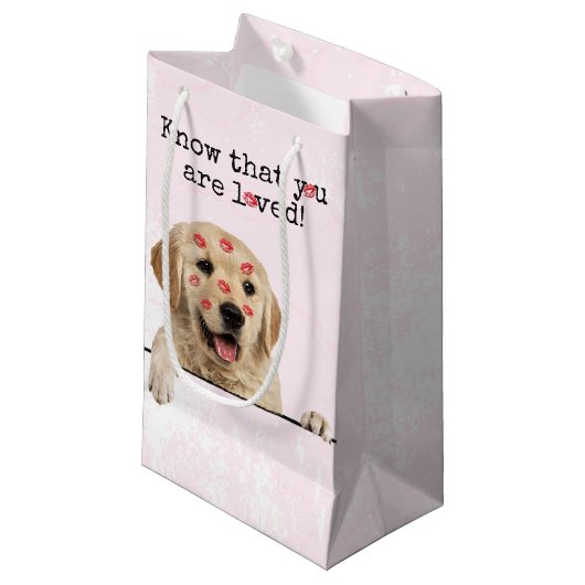 Petit Sac Cadeau Golden Retriever avec des baisers en bâton à lèvre (Devant Angle)