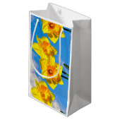 Petit Sac Cadeau Groupe de Daffodils Médaille d'or Fleurs (Devant Angle)