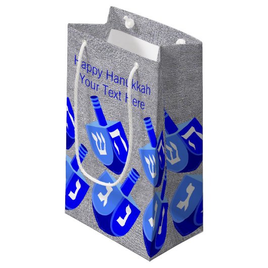 Petit Sac Cadeau Hanoukka Dreidels En Motif Bleu Petites Vacances (Devant Angle)